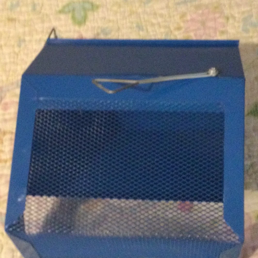 Small animal feeder